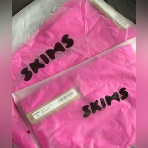 SKIMS (In Packaging) Fuchsia Top & Skirt